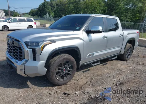 2025 Toyota Tundra Crewmax Platinum/Crewmax 1794 из США, поврежденный, VIN 5TFMA5DB3SX239141